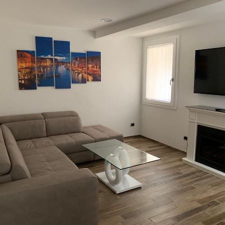 Casa Elena Villa Venesia Bagian luar foto